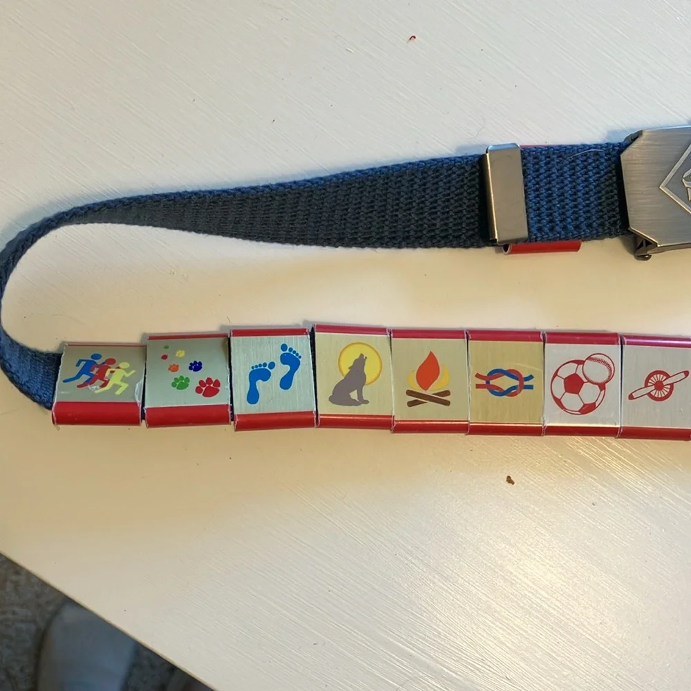 Boy Scout Cub Scout Wolf belt with 20 badges